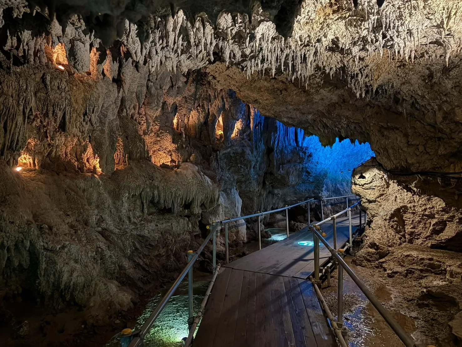 CAVE OKINAWA 神秘の鍾乳洞